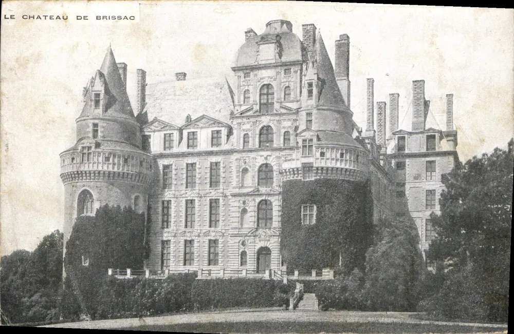 O Castelo de Brissac — vista do castelo — editor não identificado - Frente