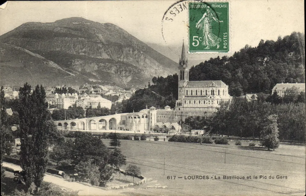 Lourdes — La Basilica e il Pic du Gers — editore sconosciuto, n° 617 - Recto
