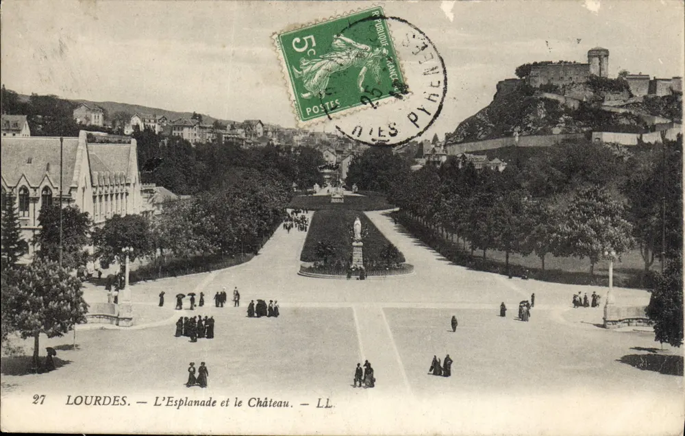 Lourdes — A Esplanada e o Castelo — LL - Frente