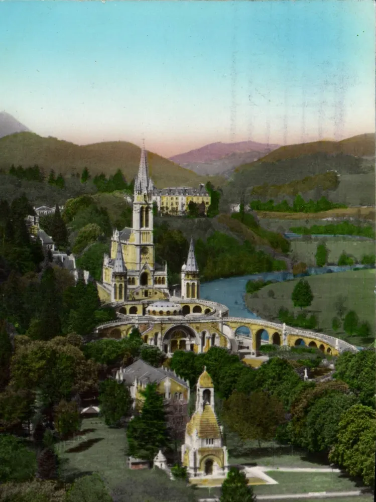 Lourdes — Basilika und der Gave, Verbündeten-Monument — Ausgabe STE THÉRÈSE LITTLE FLOWER'S SHOP - Vorderseite
