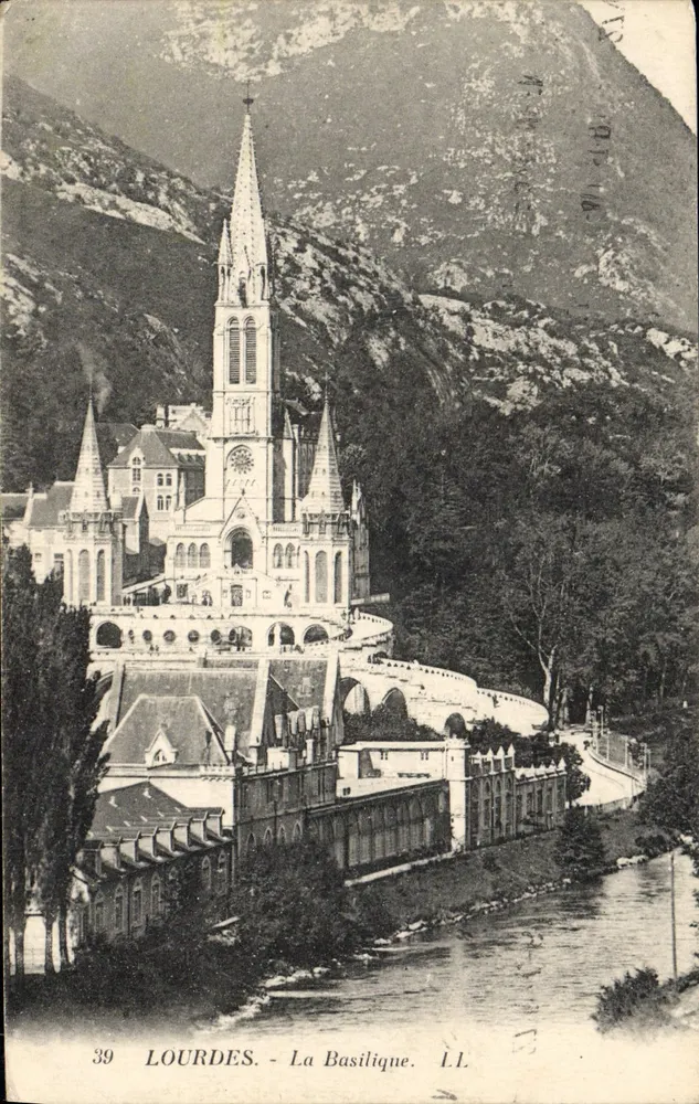 Lourdes - A Basílica — I.L. n°39 - Frente