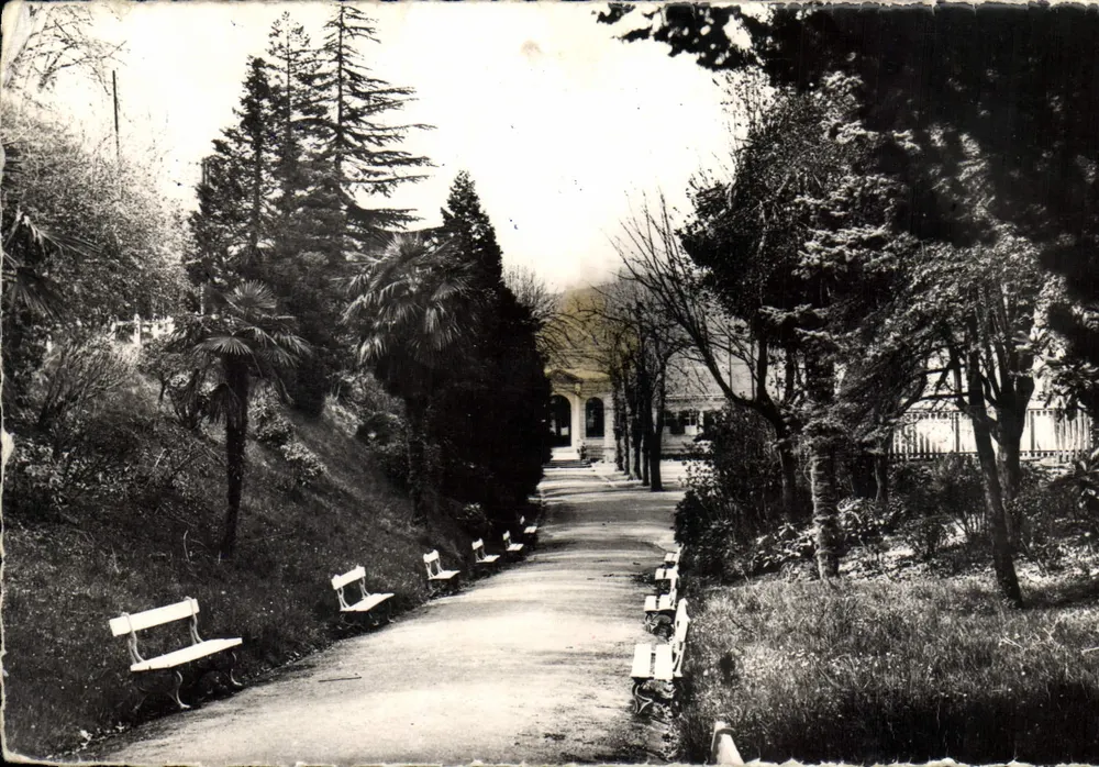 Capvern-les-Bains — Der Park der Kurstätte — Verlag: CAPVERN-LES-BAINS (Hérés Pyr.) - Vorderseite
