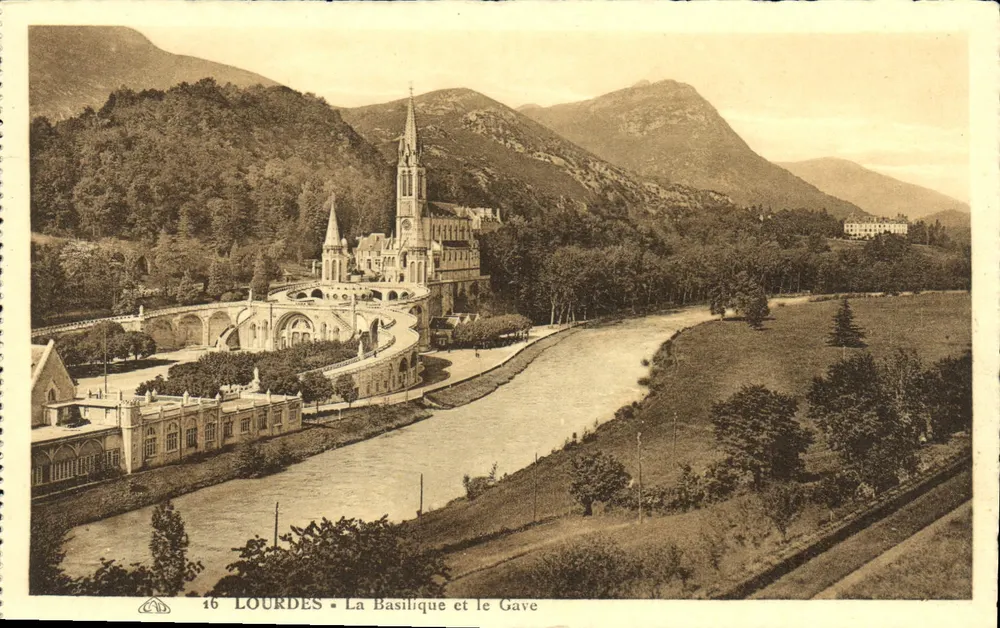 Lourdes — A Basílica e o Gave — n° 16 - Frente