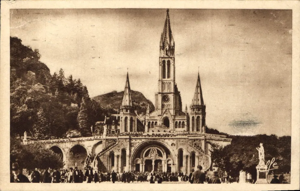 Lourdes — Basilique Notre-Dame de Lourdes — Éditions Lourdes - Frente