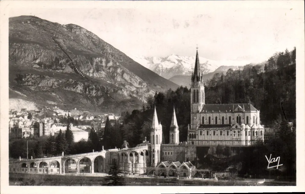 Die Basilika von Lourdes — Pyrenäen — Photo Véritable-Ausgabe - Vorderseite