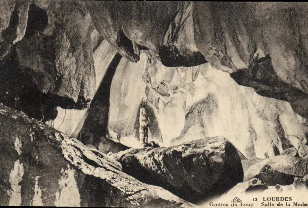Loup-Höhlen - Saal der Madonna - Lourdes - Vorderseite