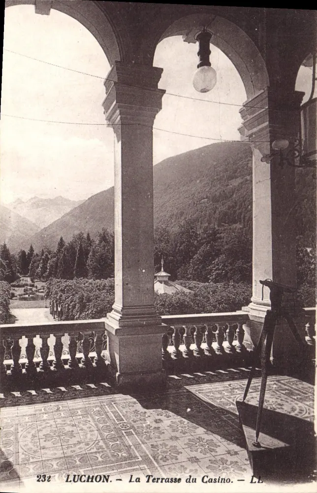 Luchon — A Terrasse do Casino — LL - Frente