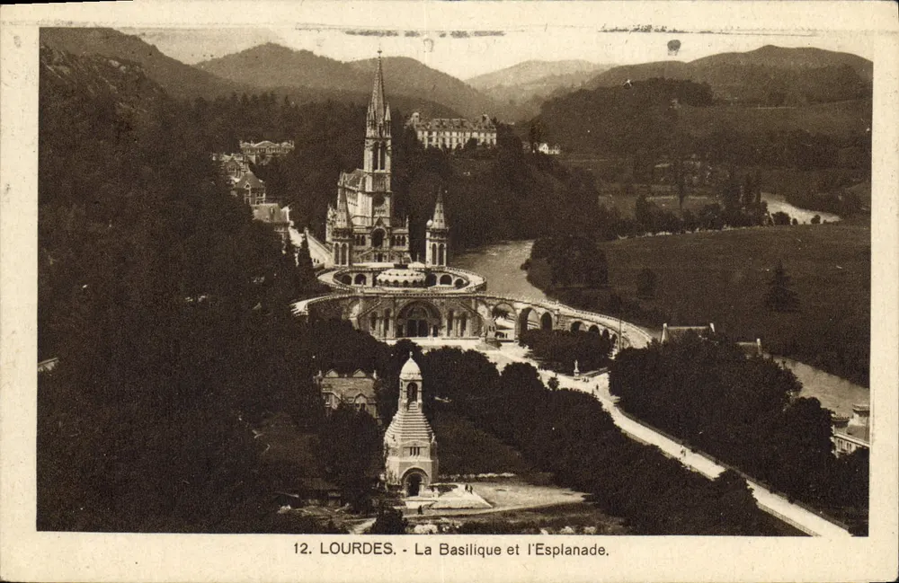 Lourdes — A Basílica e a Esplanada — editor desconhecido, n° 12 - Frente