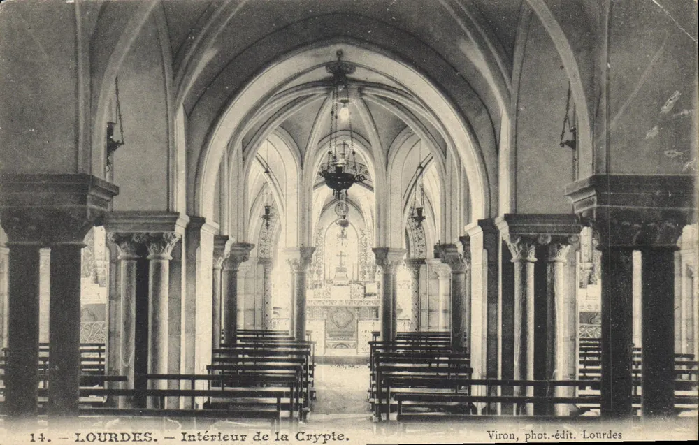 Lourdes — Interior da Cripta — Viron, fot.-edit. Lourdes - Frente