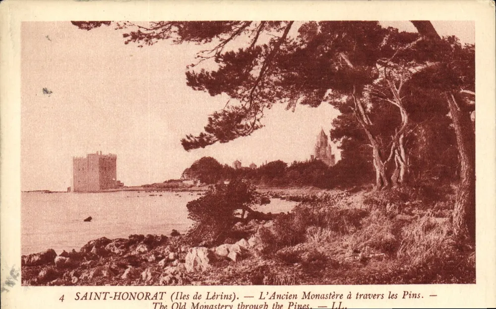 Saint-Honorat (Iles de Lérins) — Das Alte Kloster Durch die Kiefern — LL - Vorderseite