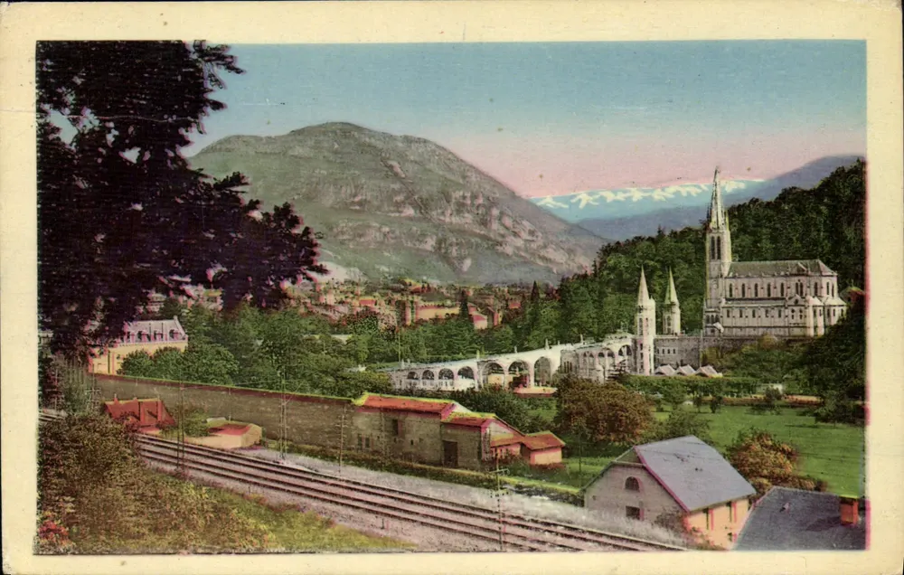 Lourdes — A Basílica e o Pic du Jer — Edit. P. Doucet, Lourdes, n°35 - Frente