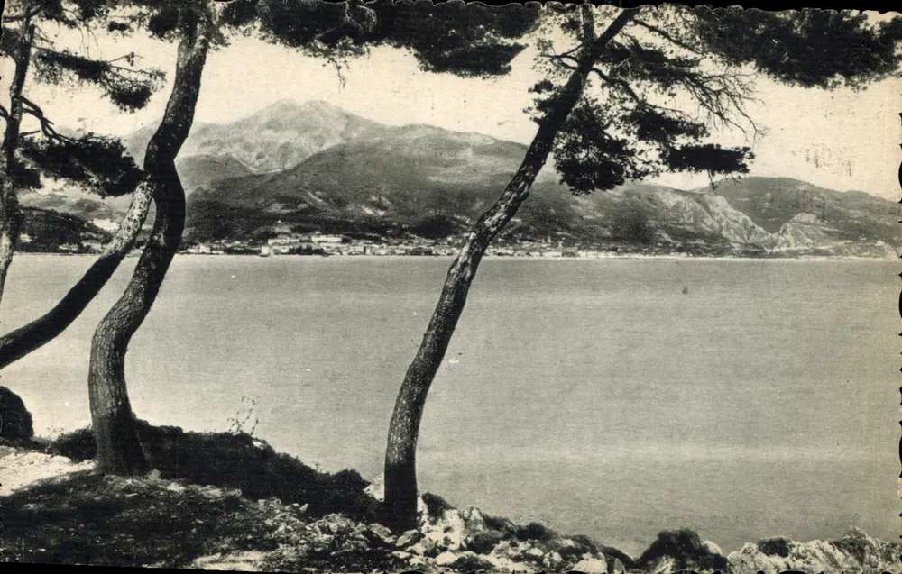 Menton — Vista tirada do Cap-Martin — L. Gilletta e Cie, editor - Frente
