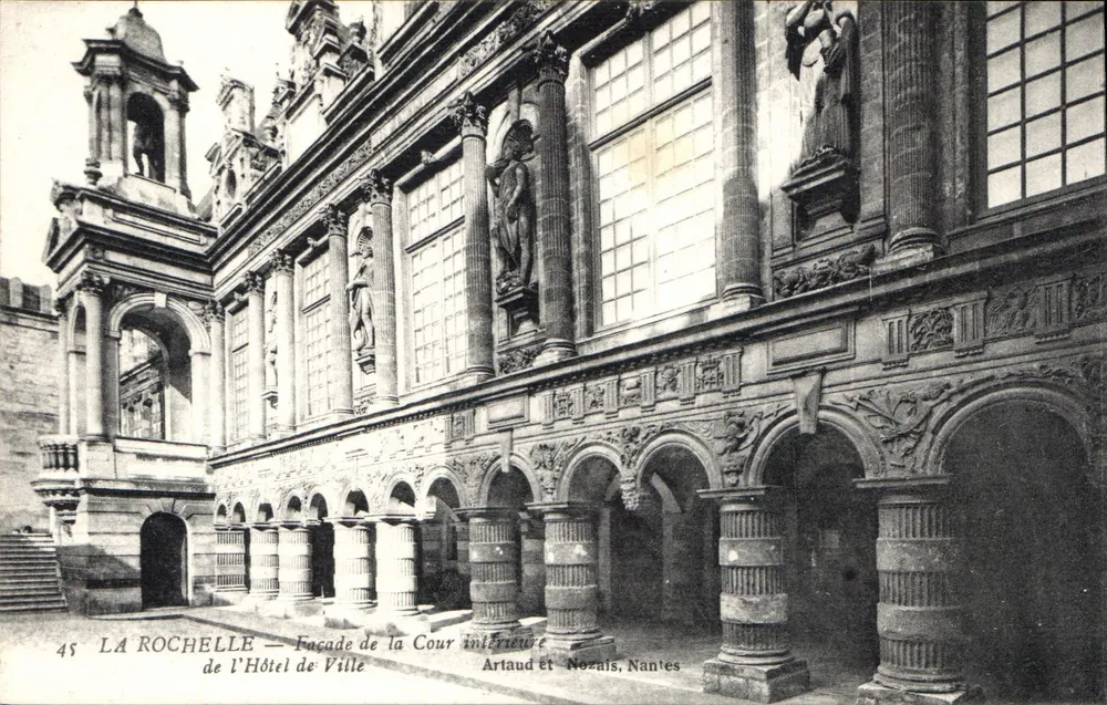 La Rochelle — Fassade der Cour intérieure des Rathauses — Artaud et Nozais, Nantes - Vorderseite