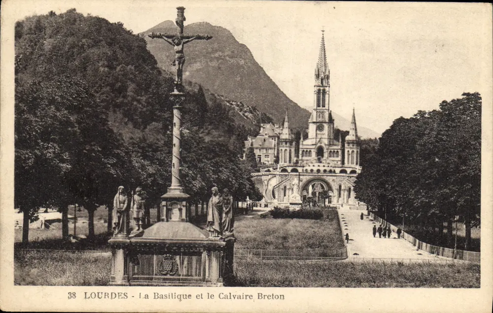 Lourdes - Die Basilika und der Bretonische Calvarienberg - Vorderseite
