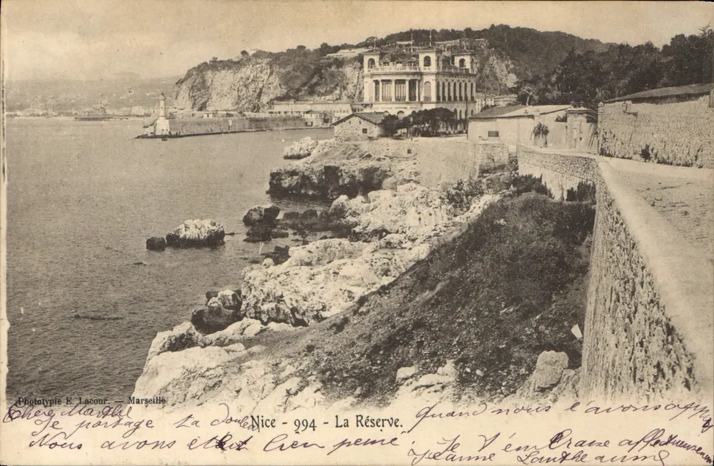 A Reserva em Nice — Vista do porto e do castelo — Fototipia E. Lacour, Marselha, n° 294 - Frente