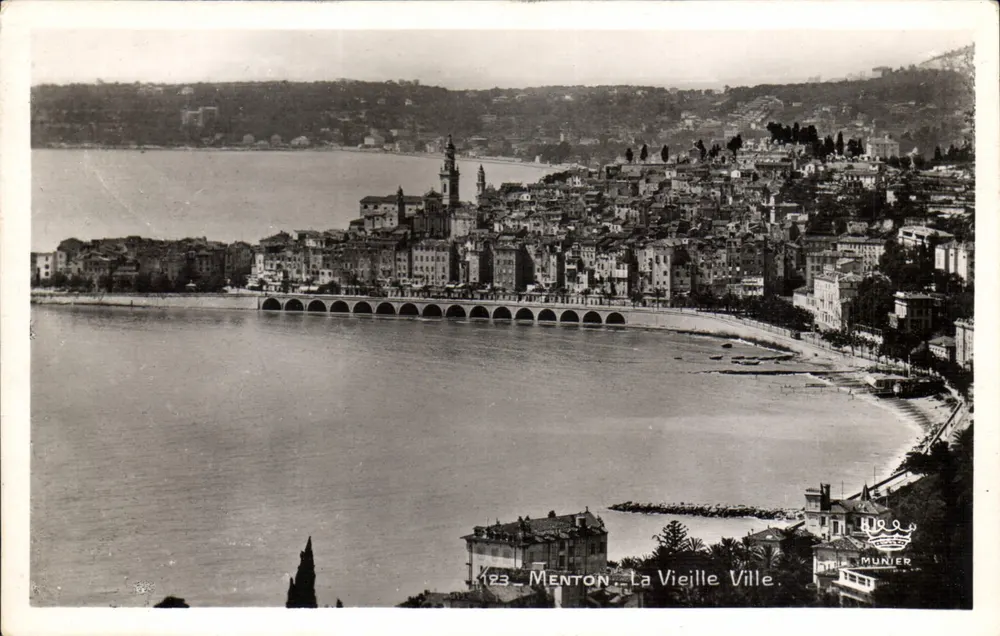 Menton - A Velha Cidade — vista panorâmica — Munier n°123 - Frente