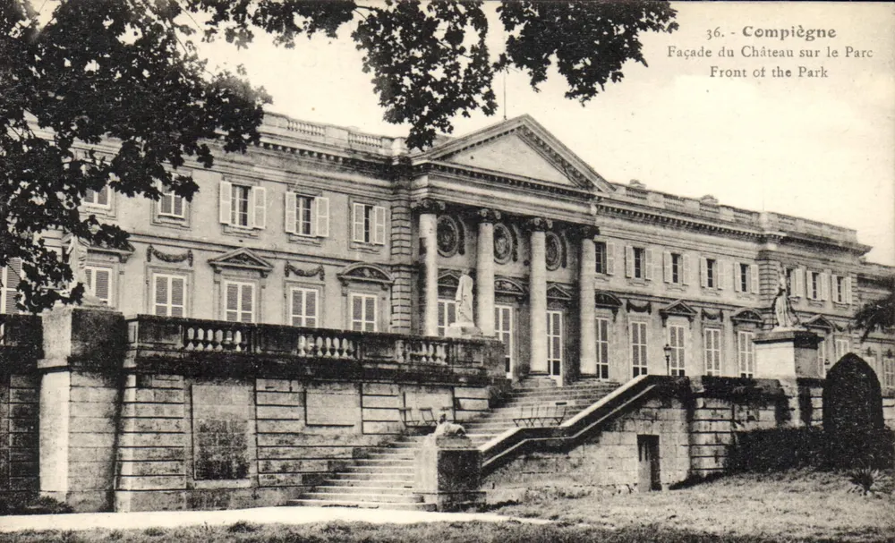 Compiègne — Fachada do Castelo no Parque — n°60 - Frente