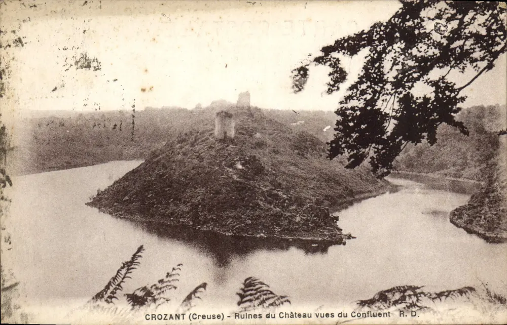 CROZANT (Creuse) - Ruinen des Schlosses vom Zusammenfluss aus gesehen — R.D. - Vorderseite