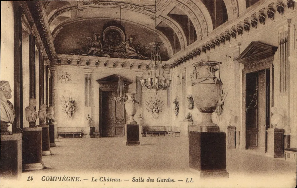 Compiègne — Il Castello — Sala delle Guardie — LL - Recto