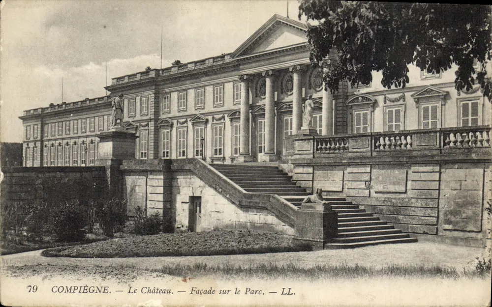 Compiègne — O Castelo — Fachada sobre o Parque — LL. - Frente