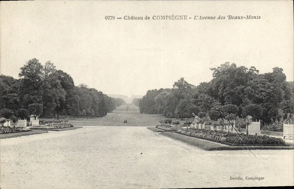 Castelo de Compiègne — Avenida dos Montes Bonitos — Decelle, Compiègne - Frente