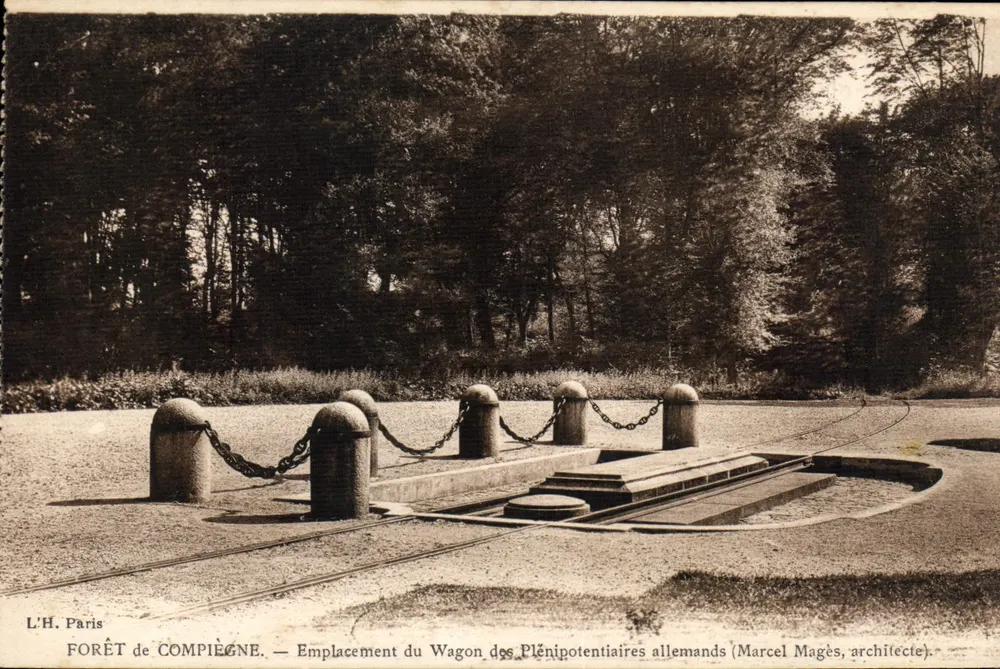 Wald von Compiègne — Standort des Wagens der deutschen Plenipotentiaren — Marcel Magès, Architekt - Vorderseite