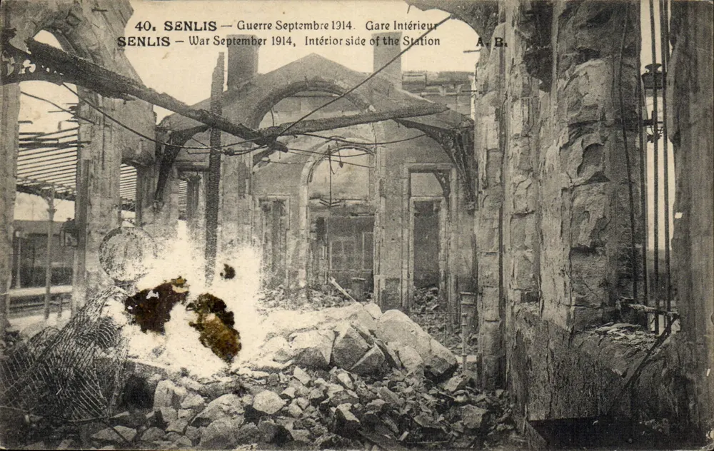 Senlis — Bahnhof Innenbereich nach dem Krieg September 1914 — A. B. - Vorderseite