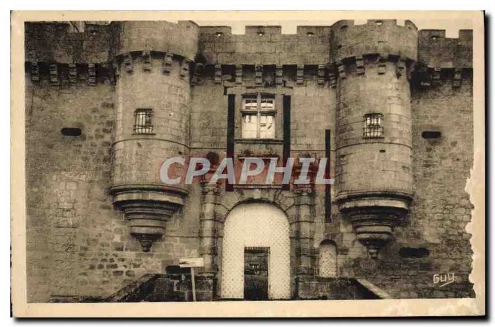Hautefort (Dordogne) — Verstärkte Pforte des Schlosses — Edition Art Géométrie Brive, Nr. 102 - Vorderseite