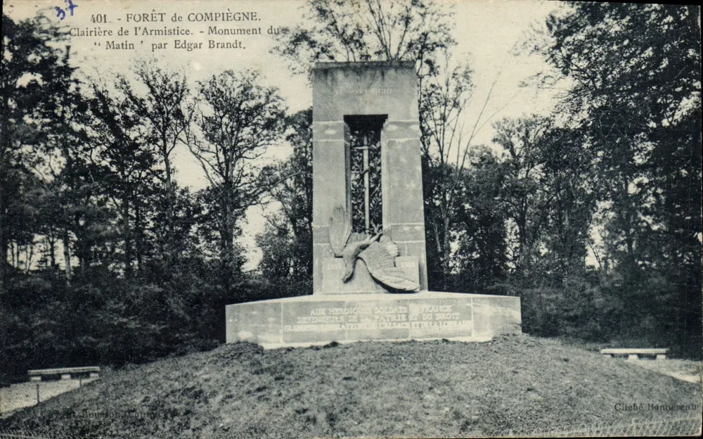 Klarer Platz des Waffenstillstands - Denkmal des 'Matin' von Edgar Brandt - Forêt de Compiègne - Vorderseite