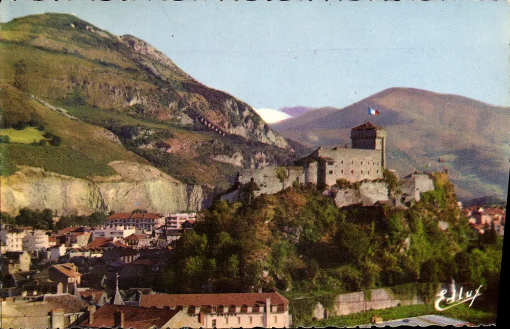 Burg und Pic du Jer — Lourdes — Verlag Edlux - Vorderseite