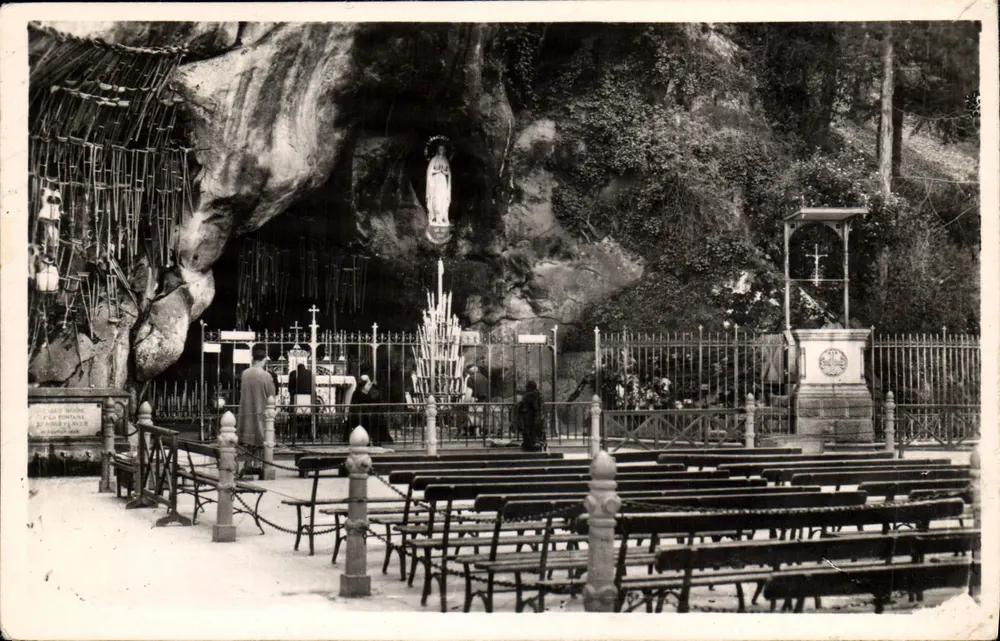 A Gruta Milagrosa — Lourdes — Edição P. Doucet, Château Albert 1er - Frente