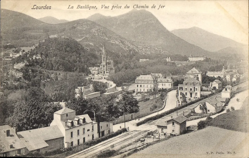Lourdes — Die Basilika, Ansicht vom Schienenweg — V.P. Paris, Nr. 9 - Vorderseite