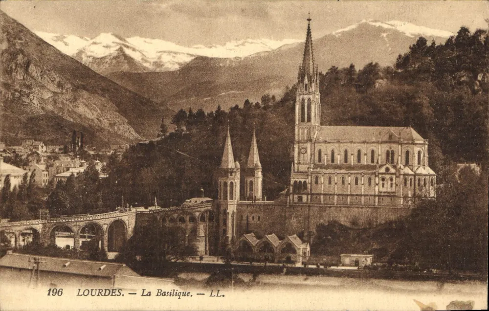 Lourdes - A Basílica - LL. - Frente
