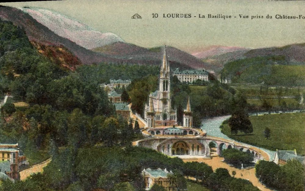 Lourdes - Die Basilika - Ansicht vom Schloss-Fort - Vorderseite