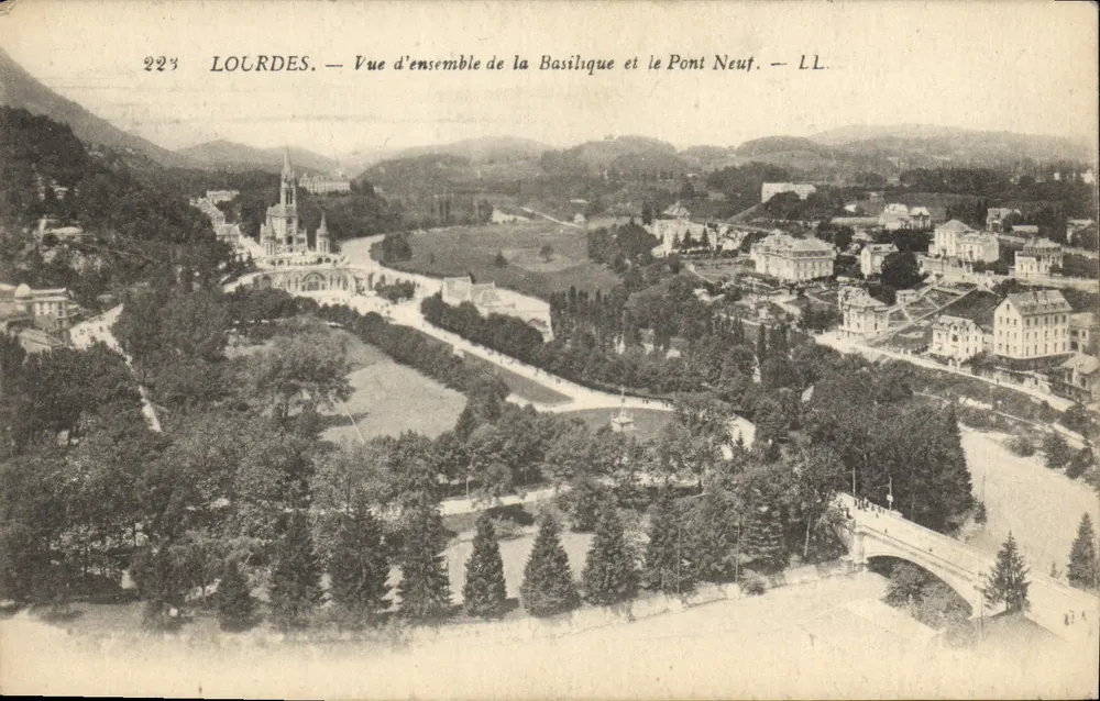 Lourdes — Blick auf die Basilika und die neue Brücke — LL. — Nr. 223 - Vorderseite