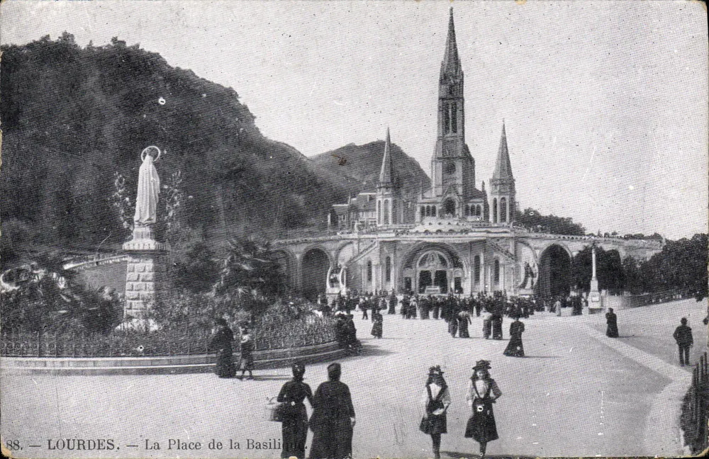 Lourdes — A Praça da Basílica — Editor anônimo, n° 88 - Frente