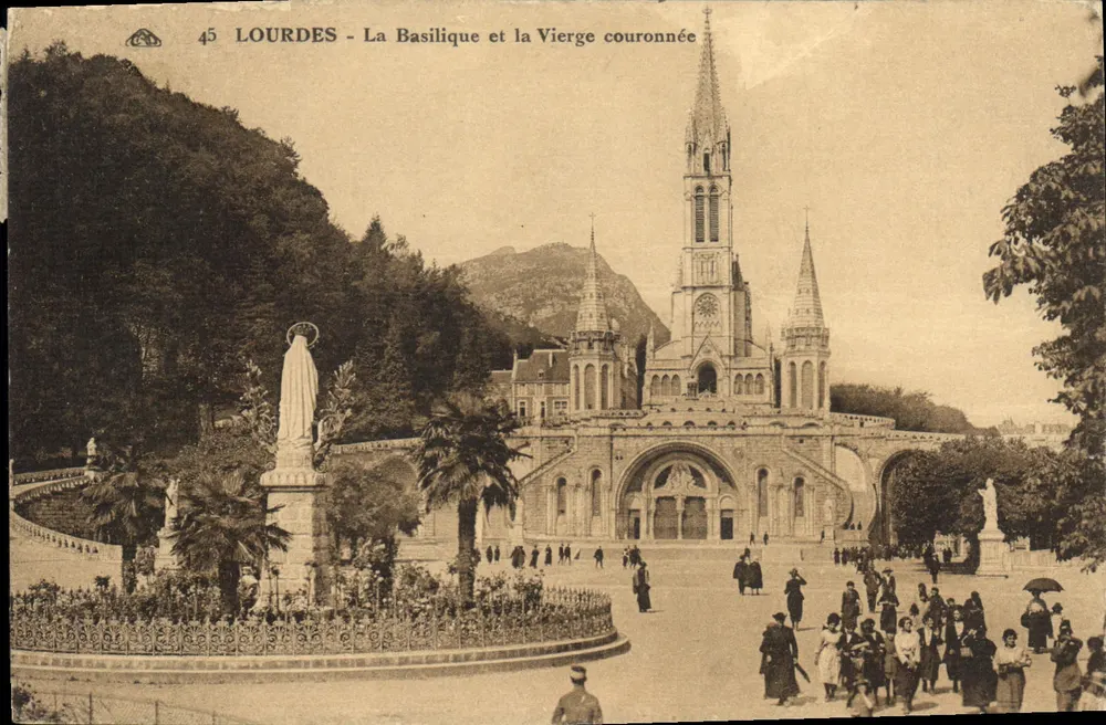 Lourdes - Die Basilika und die gekrönte Jungfrau — n° 45 - Vorderseite