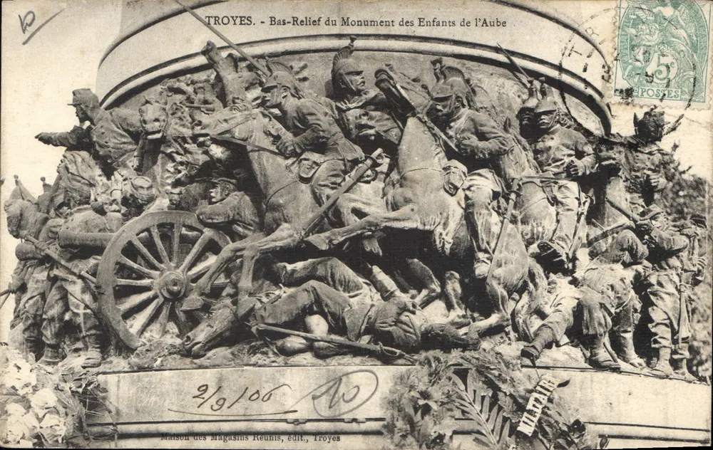 Troyes - Relief des Denkmals der Kinder der Aube — Maison des Magasins Réunis, Verlag, Troyes - Vorderseite