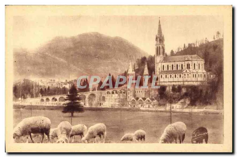 Igreja de Pau — vista panorâmica com montanhas e ovelhas — editor Pau, n°3 - Frente