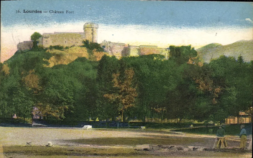 Lourdes — Castelo Forte — Editor do Paris du Rosaire, n°36 - Frente