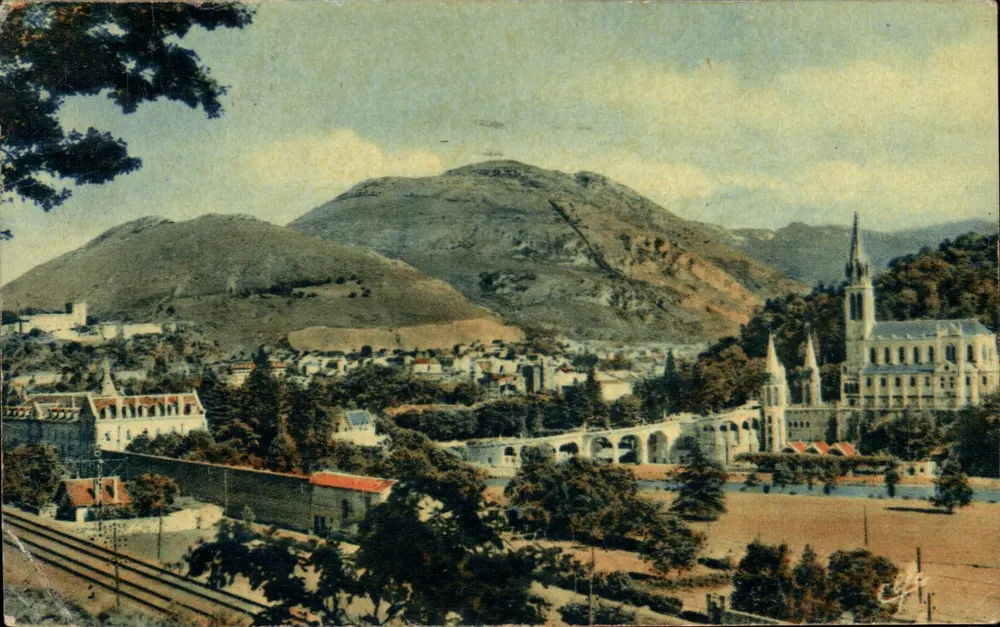 Lourdes — A Basílica e o Pic de Ger — Édit P. Labouche frères - Frente