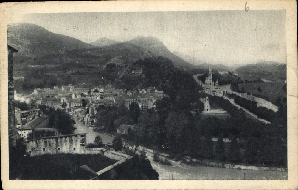 Lourdes — Panoramablick mit Basilika — Édit. P. Dager, Lourdes, Nr. 6 - Vorderseite