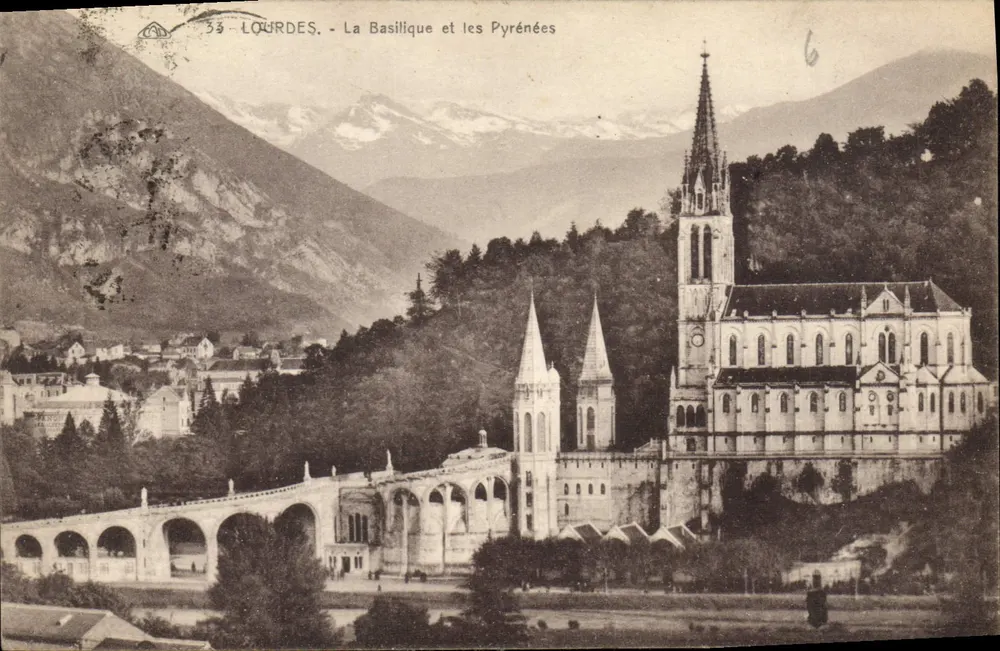 Lourdes - A Basílica e as Pirineus — editor desconhecido, n° 33 - Frente