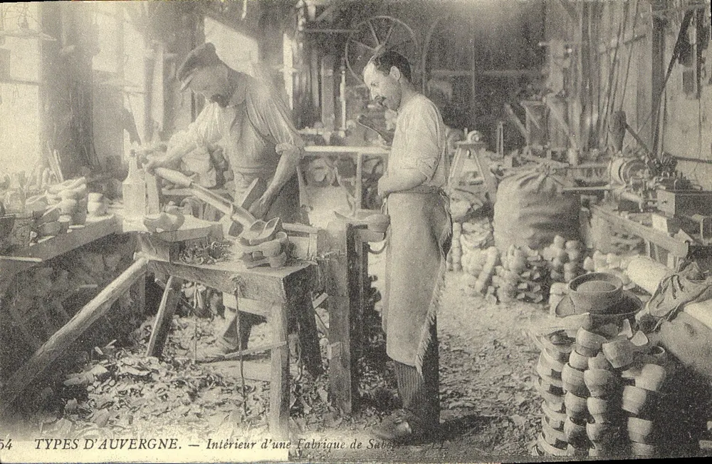 Interior de uma Fábrica de Sapatos — Auvergne — Tipos de Auvergne n°54 - Frente