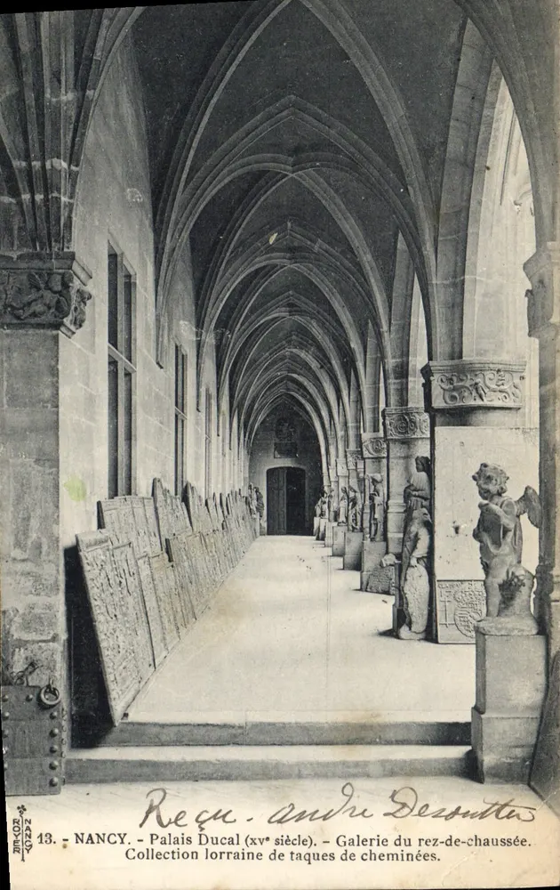 Nancy - Schloss (15. Jahrhundert) - Galerie im Erdgeschoss. Lothringische Sammlung von Kaminfliesen. - Vorderseite