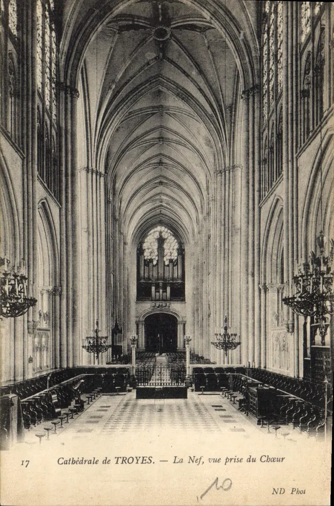Kathedrale von TROYES — Die Kirche, Aufnahme vom Chor — ND Phot - Vorderseite