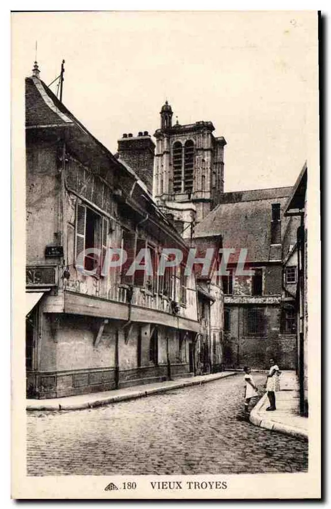 Velho Troyes — vista da rua com a catedral — n°180 - Frente