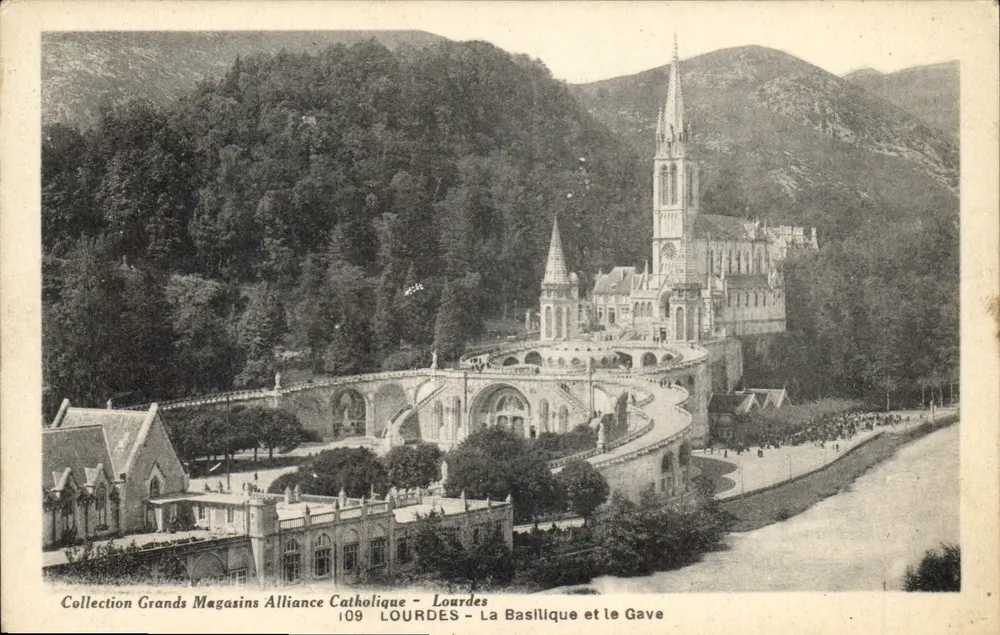 Lourdes — A Basílica e o Gave — Coleção Grands Magasins Alliance Catholique — n° 109 - Frente