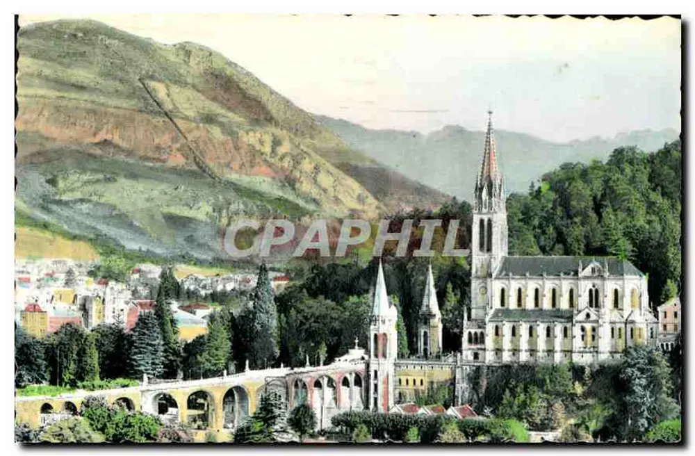 Lourdes — Die Basilika von der Seite und die Pyrenäen — Editionen M. PELERINAGE - Vorderseite