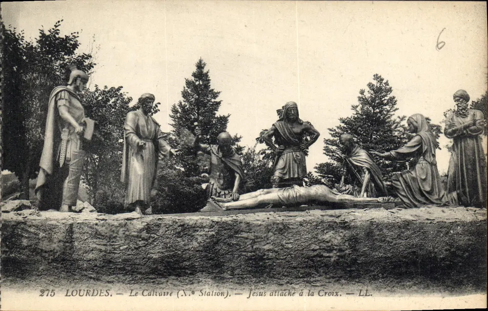 Lourdes — Der Calvary (10. Station) — Jesus an die Kreuz gefesselt — LL. - Vorderseite